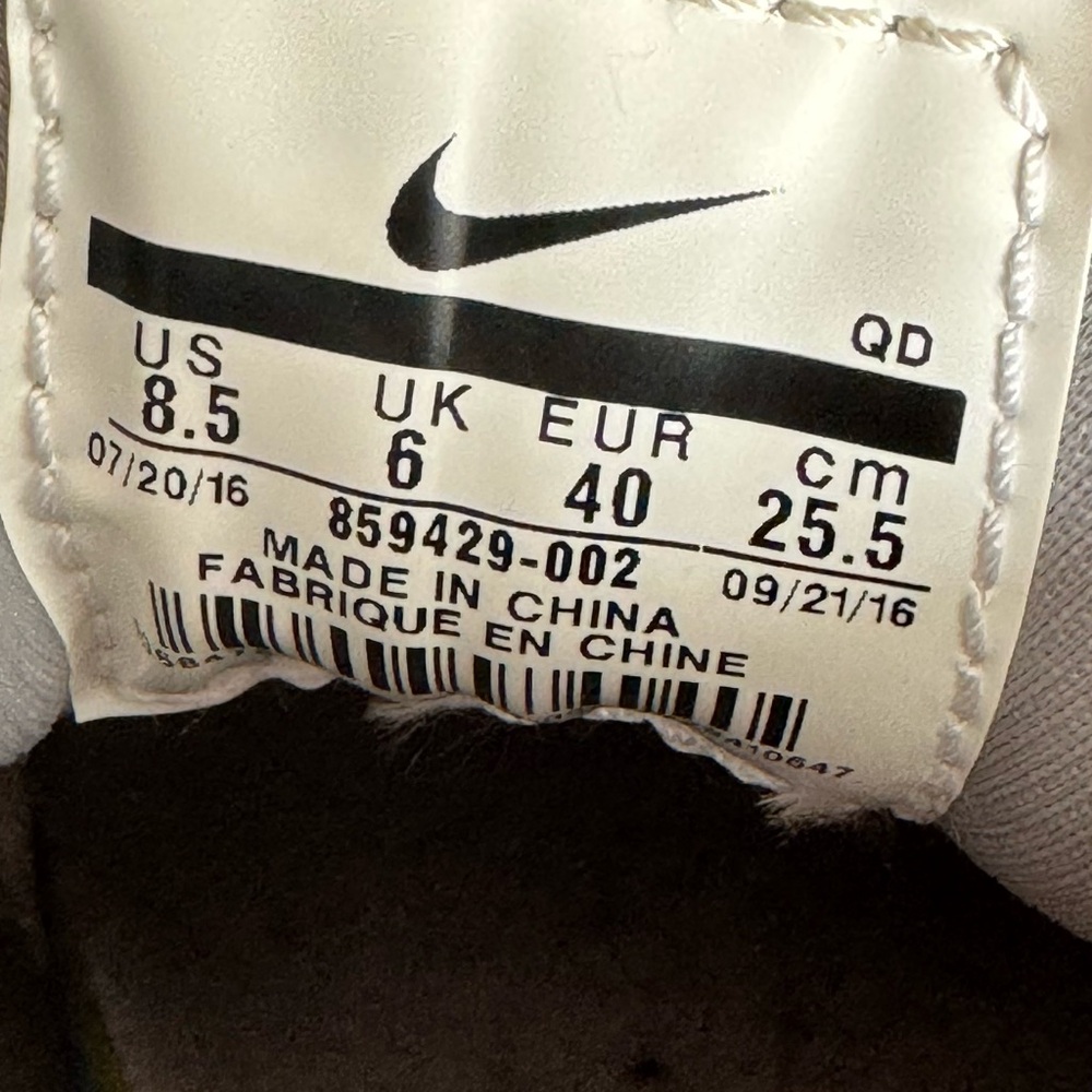 LIKE NEW Nike Air Huarache Gray Sneakers Women’s 8.5 - Picture 6 of 6
